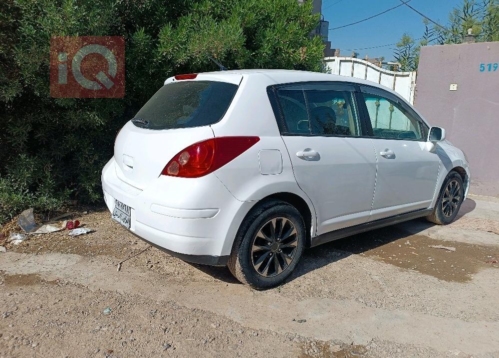 نيسان فيرسا
